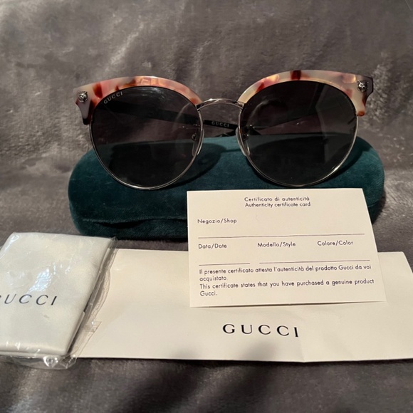 Gucci sunglasses main image 4